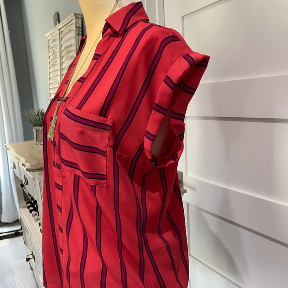 Express Tops - 24 HR SALE Express Short Slv Blouse Gold Zipper- M